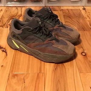 Yeezy 700 Mauve